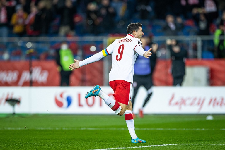 Różne pomysły piłkarskie Lionela Messiego i Roberta Lewandowskiego